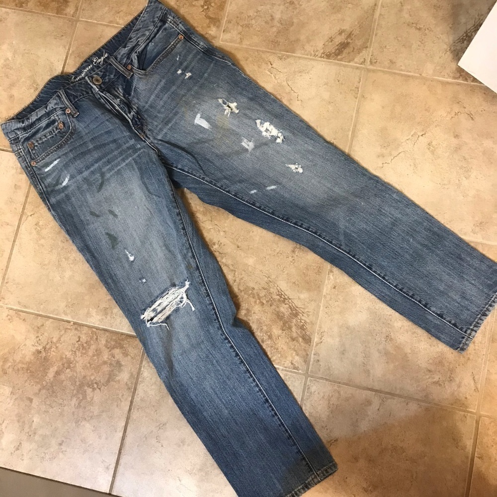 🦅 American Eagle Distressed Jeans